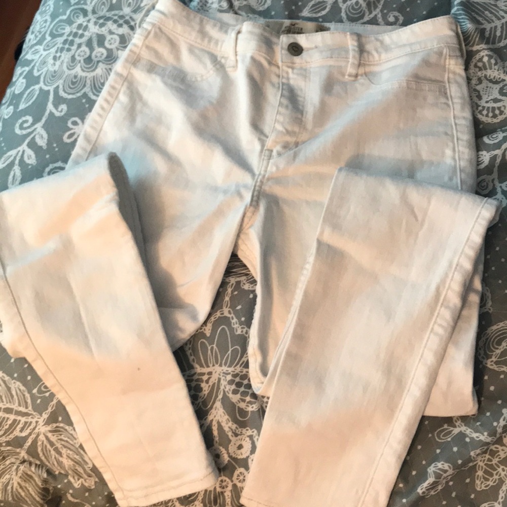 NWOT! Hollister white skinny jeans!!